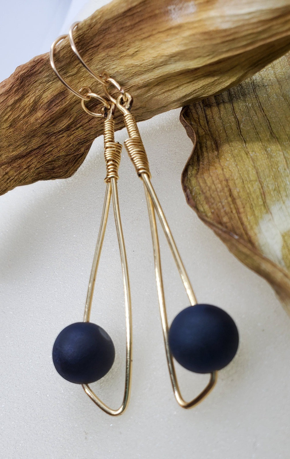 Women's Blue Kiss Dangle Earrings