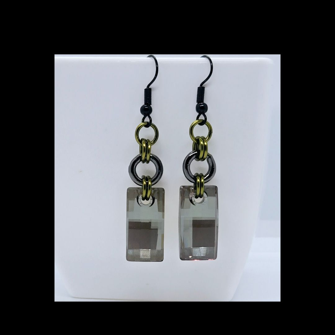 Eve Dangles - Green & Black